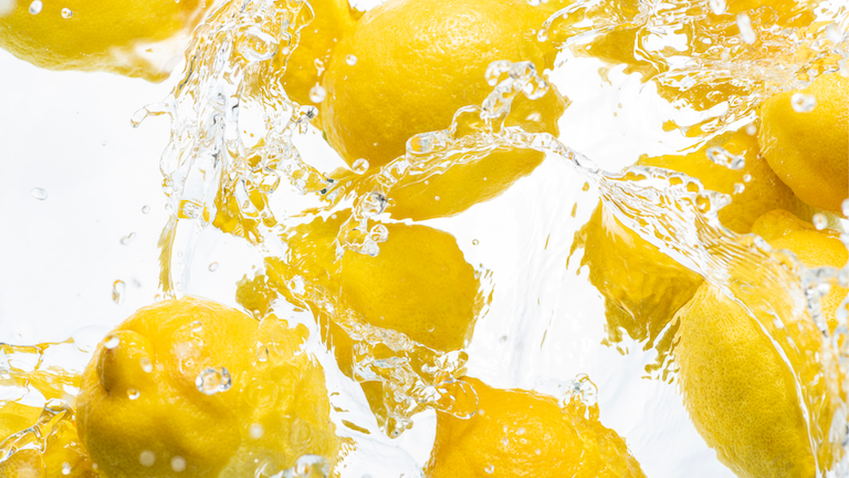 lemon in water